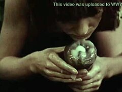 Klasik bir seks sahnesinde retro ünlü Lise Danvers