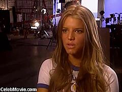 Джессика Симпсон, знаменитая порнозвезда, в соблазнительном видео с верхней юбкой