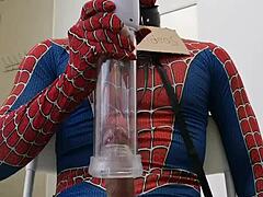 Spidermanov pošastni kurac: sesanje in izliv
