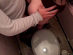 Френска аматьорка е заснета на камера да прави секс с учителя си