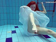 Diana Zelenkina înoată dezbrăcată cu fosta ei iubită