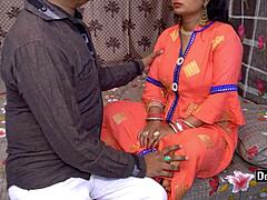 Hinduska bogini seksu jest ostro ruchana w rocznicę ślubu z dźwiękiem w języku hindi