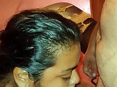 Eine dicke und sexy venezolanische Amateurfrau bekommt ihre Kehle gefickt