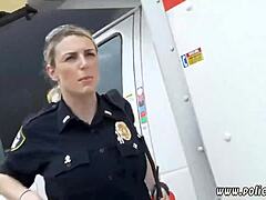 HD video policajného špehovania v falošnom taxíku