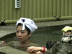 Sensual asiático: aventura de baño al aire libre de alta definición de Otome no Yus