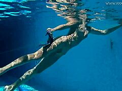 Juicy blonde babe Mary Kalisy enjoys some underwater action