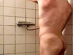 Small dick muscleman enjoys a private shower session