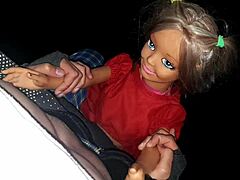 La mia scena con la bambola sexy Daphne in azione