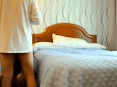 Adolescente con grandi tette viene scopata dal fidanzato in camera d'albergo