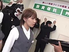 Schönheitskönigin bekommt Bankjob in japanischem Hentai