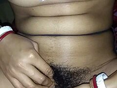 Indické MILFky s krásnými prsy a kundičkou jsou tvrdě šukány