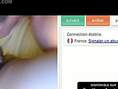 Frumusețea franceză se murdărește și își mănâncă fundul pe webcam HD