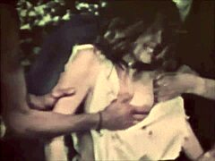 Video vintage yang menampilkan vagina berbulu dan blowjob