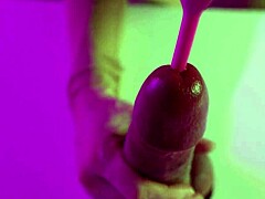 Ikatan BDSM dan permainan vibrator menyebabkan mulut orgasme