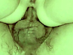 Dojrzała milfka dostaje swoją dupę wypełnioną spermą po intensywnej akcji analnej