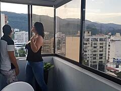 Колумбийская женщина в отчаянной продаже приводит к сексуальной встрече