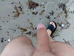 Offentlig nakenhet på stranden