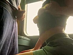Европљанка из суседства ризикује да мастурбира у возу
