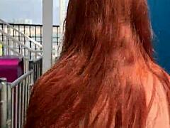 Грудастая рыжеволосая подросток Лейси Леннокс берет сзади и наездницу на открытом воздухе в режиме от первого лица
