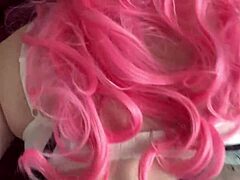 Intensa por detrás penetración con una novia amateur de cabello rosa