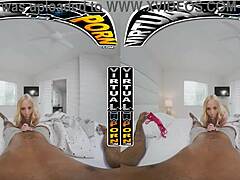 Upplev spänningen i virtuell anal med stor svart kuk för Dixie Lynn i VR