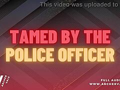 ضباط شرطة مثليون يرتدون ملابس نسائية ويعرضون أقفاص العفة للتحريك