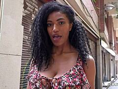 Latina ebony Tina Fires deepthroat ferdigheter i europeisk casting