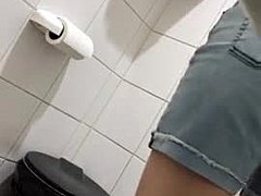 Kamera tersembunyi merakam seks bilik mandi amatur